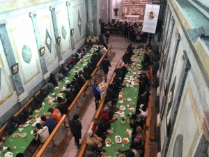 Alla Chiesa della Trinità il tradizionale pranzo di Natale, tanti poveri a tavola insieme  a rappresentanti delle varie realtà parrocchiali