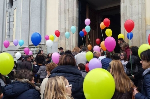 Generazioni diverse...in Piazza ad inneggiare alla vita