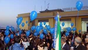 Un mondo insieme è possibile. Molto partecipata la Fiaccolata della Piana per l&#039;autismo