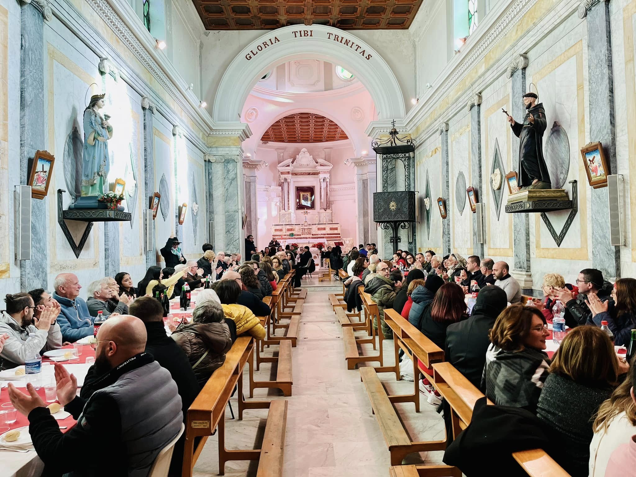 Anche il nostro Vescovo al pranzo di Natale nel Santuari della Madonna dell’Itria. Quando la solidarietà diventa condivisione